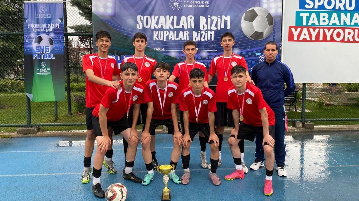 Okulumuz Erkek Takımı Sokak Futbolu Ankara Şampiyonu oldu.